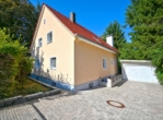 Zufahrt zur Garage - Platz für die ganze Familie - freistehendes Einfamilienhaus mit großem Garten und Baureserve