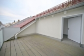 Attraktive 2 Zi.-Wohnung mit Fußbodenheizung, Lift und 2 Balkone - Nord-Balkon mit Abstellraum